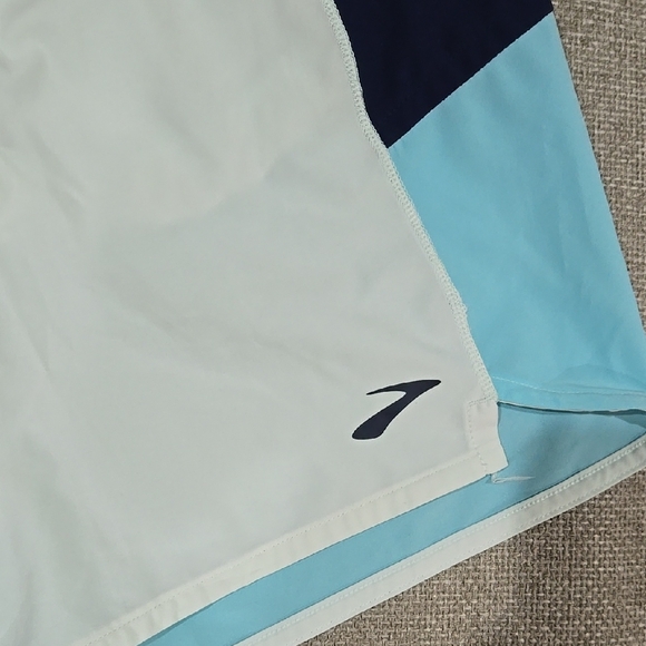 Brooks Chaser 5" Women Shorts - Picture 8 of 11